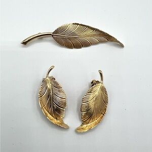 Tiffany & Co 14K Vintage Gold Leaf Brooch and Clip-on Earring Jewelry Set.